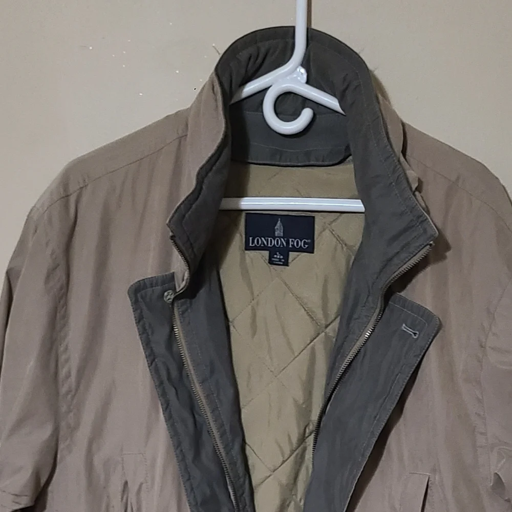 London Fog Size L Men's Beige and Gray Jacket Hood Folds into Collar